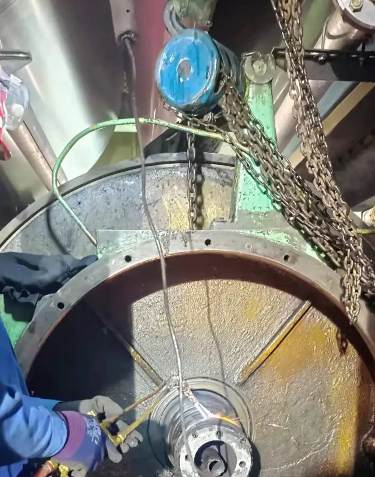 冠航手拉葫芦用于轴承修复作业