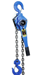 冠航手扳葫芦匀速扳动手柄起吊重物