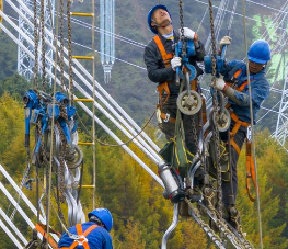 手扳葫芦助力川渝特高压高空架线提速