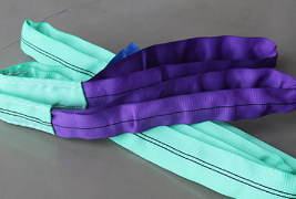 曳引机维修零部件拆卸使用柔性吊装带起吊移动