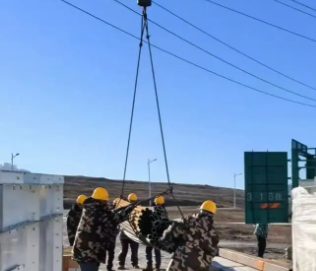 煤矿除尘器冠航钢丝绳索具起吊搬运顺利完工