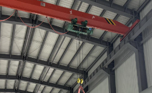 冠航钢丝绳电动葫芦用于变电站高抗套管吊装作业