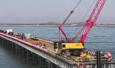 大连长海大桥项目施工中手拉葫芦拉紧固定设备
